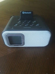 iHOME-IBT22A-BLUETOOTH-DOBLE ALARMA-RELOJ-CON PUERTO DE CARGA USB - Imagen 1 de 4
