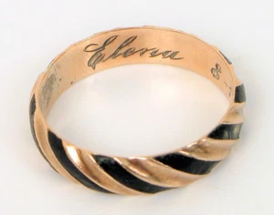 VINTAGE BEAUTIFUL 14K YELLOW GOLD ENGRAVED ELENA TWISTED BLACK ENAMEL RING S5.5 - Picture 1 of 3