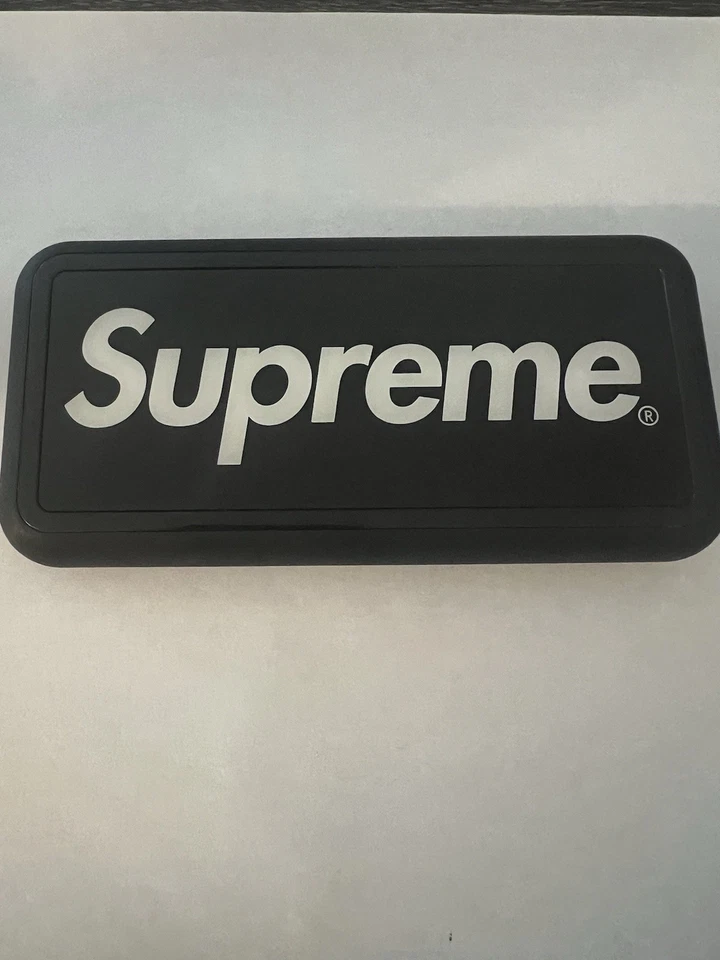 SUPREME X MOPHIE POWERSTATION PLUS XL Carga Inalámbrica y Cargador iPhone Foto 1 de 2