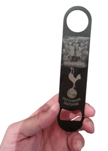 Tottenham Hotspur FC Europa Champions 2024/25 abridor de botellas negro - láser - Imagen 1 de 4