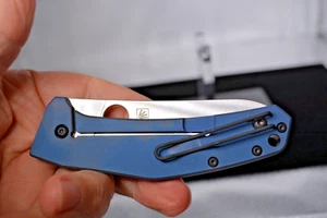 Spyderco Slysz Spydiechef - Blue Titanium/LC200N Model C211TIPBL - MINT - Picture 1 of 11