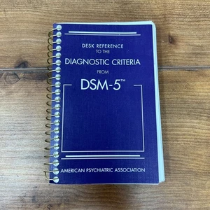 Desk Reference to the Diagnostic Criteria from DSM-5 American Psychiatric Spiral - Foto 1 di 9