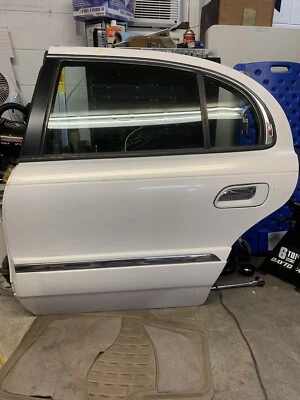 Puerta trasera del conductor Lincoln Continental 1998-2002. Unidad completa Foto 1 de 4