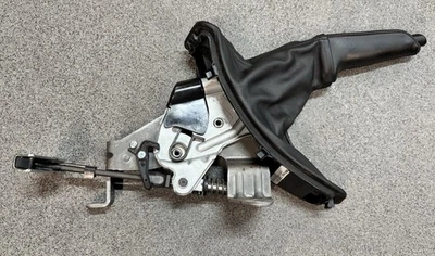 06-13 OEM BMW E90 E92 E93 335 M3 bota alça de freio de mão couro Novillo preto - Imagem 1 de 4