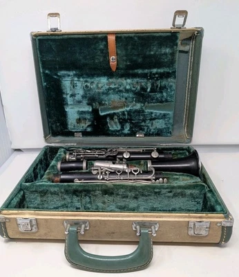 Instrumento de clarinete Conn Director vintage con estuche original Foto 1 de 4