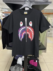 CAMISETA BATHNIG APE COLOR CAMUFLAJE TIBURÓN SEPARADO - Imagen 1 de 9