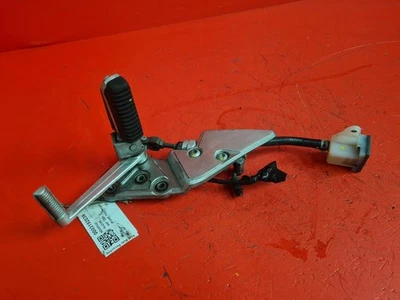 Reposapiés delantero derecho Suzuki GSF 1200 2005 Foto 1 de 4