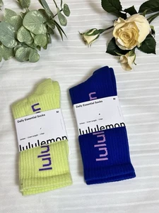 Neu mit Etikett $ 28 lululemon Daily Essential Socken 2er-Pack - gelb/blau - Größe M - Bild 1 von 7