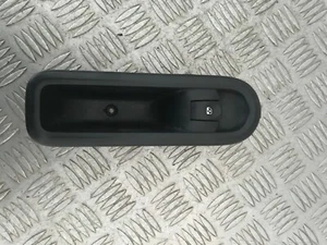 Bouton commande lève vitre Droit - RENAULT TWINGO II (2) De 06-2007 à 11-2011 - Picture 1 of 3
