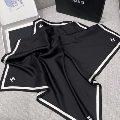 Chanel "Bufanda Cuadrada Perla" Negro para Mujer Talla: 90x90 cm 100% Seda Foto 1 de 4