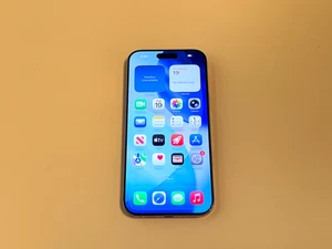 Apple iPhone 16 Pro Max - 256 GB - Desert Titanium (SOLO PARA AT&T) 38951 - Imagen 1 de 7