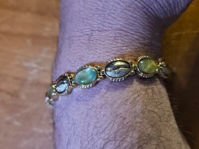 Audaz Impresionante Pulsera Tono Dorado Ópalo y Ojo de Cocodrilo Tallado.  1600 Foto 1 de 4