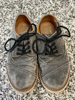 TOMS Boys Size 12 Brogue Casual Oxford Gray Denim Preppy Laced Dress Shoes - Image 1 of 4