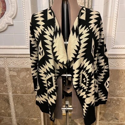 Sunny Leigh.  Большой размер.  Кардиган Aztec с открытой передней частью акриловый черный желтовато-коричневый. B94 - Изображение 1 из 4