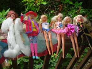 Lote de 6 trajes originales de muñecas Barbie vintage años 70 - Imagen 1 de 8