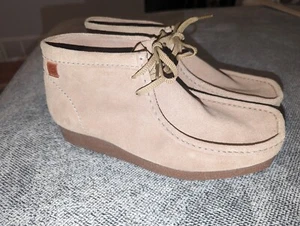 Clarks Herren Shacre Stiefel Hellbraun Wildleder Chukka Stiefel Schuhe Größe 10W - Bild 1 von 12