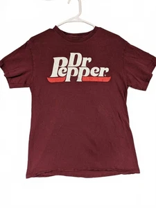 Dr Pepper Vintage Logo Graphic Maroon Short Sleeve T-Shirt Mens Medium - Picture 1 of 6