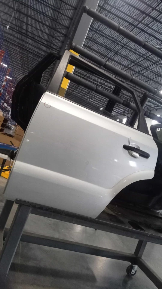 2009 Hyundai Tucson Left Rear Door Silver 4DR SUV Used OEM Part 466133 - Изображение 1 из 2