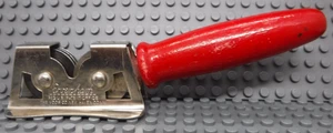 COLTELLO VINTAGE EVERSHARP AFFILACOLTELLI A MANO MANICO IN LEGNO ROSSO VOOS CO - Foto 1 di 5