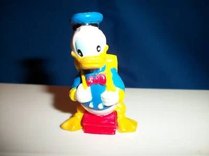 DONALD DUCK CLASSIC UNIFORM BACKPACK Plastic Figurine Disney PANINI ITALY Figure - Picture 1 of 3