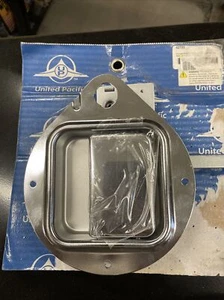 United Pacific 42783 Chrome LH Exterior Sleeper Door Handle for 87-05 Peterbilt - Picture 1 of 2