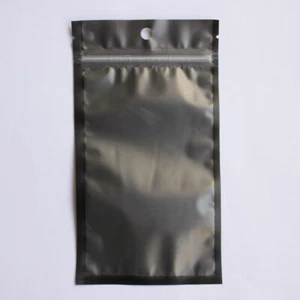 100 bolsas planas QuickQlick™ negras translúcidas de 4x7 pulgadas con cremallera de caramelo con orificio colgante redondo - Imagen 1 de 8