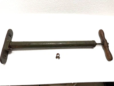 Tire Pump US - Original military,cj-2a, m38, cj-3a, WWII, GPW Jeep Willys MB - Image 1 of 4