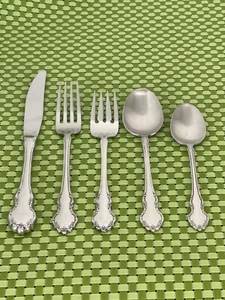 Oneida Community TENNYSON Stainless Cube Glossy Flatware SMART CHOICE E82WU - Picture 1 of 28