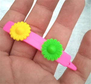 MARGHERITE 80s forcina per capelli hair clip in plastica rosa con fiori kawaii - Imagen 1 de 5