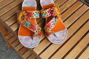 HERMOSA SANDALIA/CUÑA DE CUERO L ARTISTE VERDI BY SPRING STEP TALLA 37/6.5-7 COMO NUEVA - Imagen 1 de 10