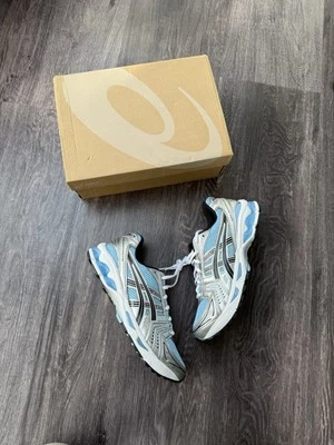 Размер Великобритании 9 - ASICS гель-Kayano 14 арктическое небо чистого серебра - РЕДКАЯ - совершенно новый - Изображение 1 из 4