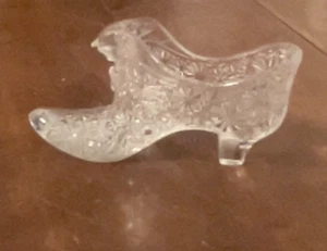 Vintage Clear Glass  Slipper Figurine. Flower Patterns All Around. - Picture 1 of 6