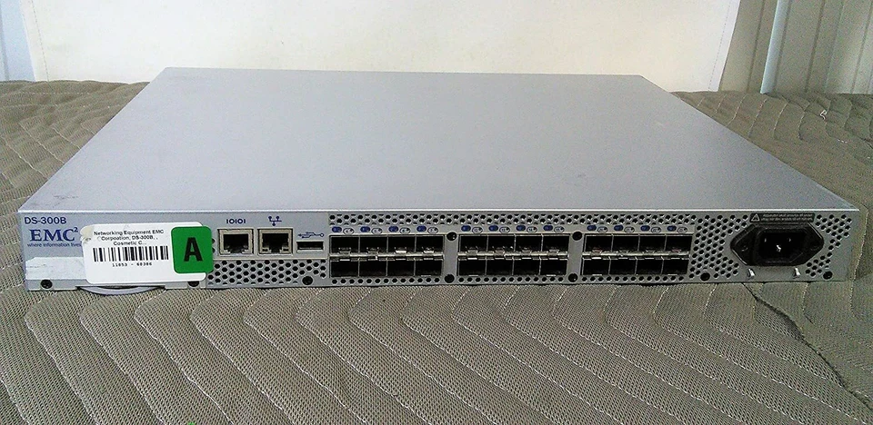 EMC DS-300B Brocade 300 24 Port 8Gb 8 Ports Active FC SAN Switch EGM+Fabric Lic. - Image 1 of 1