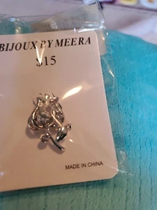 Neu BIJOUX MEERA DURCHBROCHENE BLUME BLATT Brosche Anstecknadel silberfarben klar Strass♡ - Bild 1 von 3