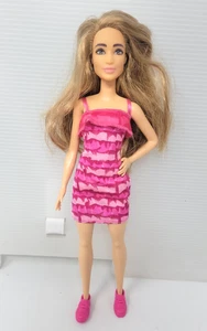 Barbie Fashionistas Petite Bambola con Capelli Biondo Scuro, Occhi Nocciola Usato Cond. - Foto 1 di 6
