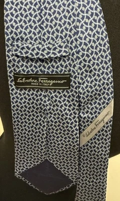 Gravata masculina Salvatore Ferragamo 100% seda azul com estrela de corda branca - Imagem 1 de 4