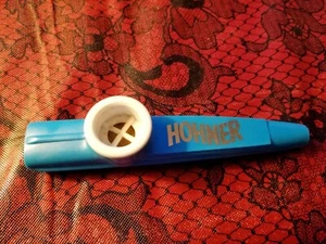 Kazoo vintage de la marca Hohner azul hecho en EE. UU. - Imagen 1 de 3