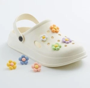 CUTE FLOWER SHOE CHARMS - Picture 1 of 3