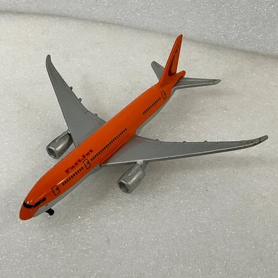 Avión diecast Maisto Boeing 787-8 FastJet 5,4 pulgadas envergadura 4,5 pulgadas modelo jet Foto 1 de 4