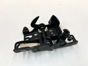 10-17 AUDI A5 S5 Q5 FRONT RIGHT RH PASS SIDE CONVERTIBLE TOP LATCH BRACKET OEM - Picture 1 of 2