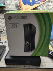 Xbox 360 black console 1 wired and 1 wireless controler w/remote 4GB - Picture 1 of 16