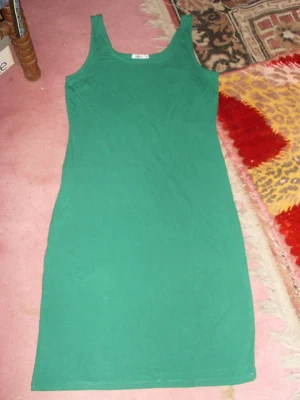 ROBE style T - shirt , marque GEMO , taille M , vert franc , coton et élasthanne - Photo 1/3