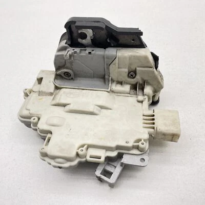 Atuador de trava de porta traseira esquerda Audi A6 Quattro 2005-2011 fabricante de equipamento original #4F0839015 - Imagem 1 de 4