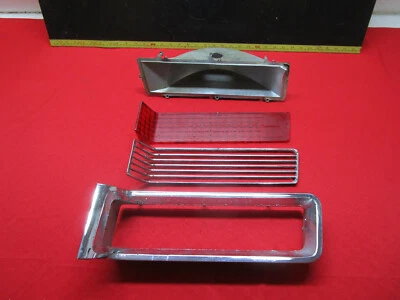 AMC MARLIN 1965 1966 MONTAJE DE LUZ TRASERA LADO DERECHO  Foto 1 de 4