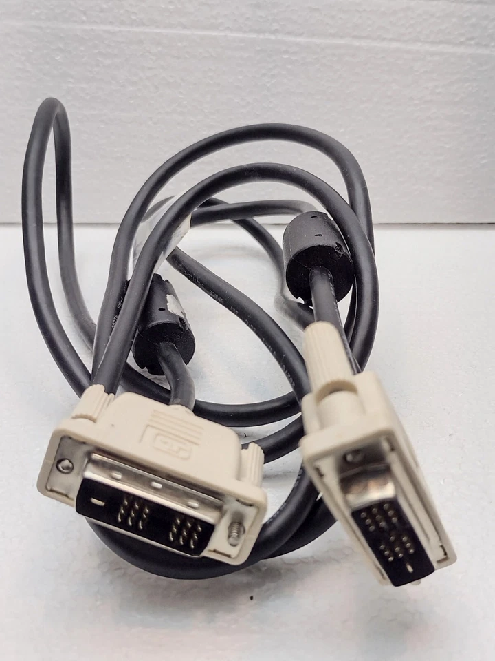 Space Shuttle-Z E101344 20276 30v 19 Pin Male Dvi To Male Dvi Cable - Image 1 of 1