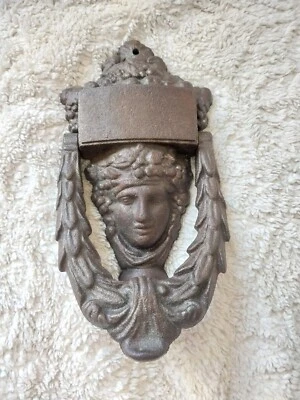 Llamador de puerta Medusa de hierro fundido Foto 1 de 4