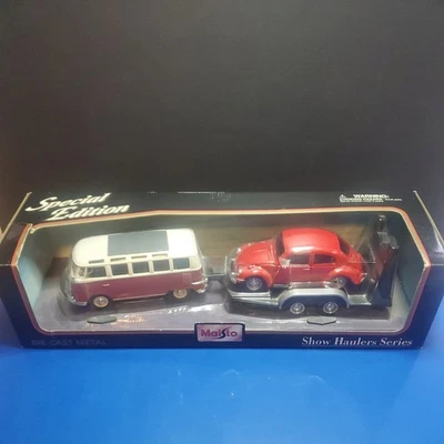 Maisto Show Hauler Series VW Volkswagen Van Bus com Fusca e Reboque Diecast Novo Na Caixa - Imagem 1 de 4
