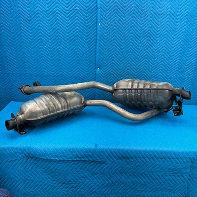 Conjunto de silenciador de escape traseiro Hyundai Equus 2011–2013 fabricante de equipamento original - Imagem 1 de 4