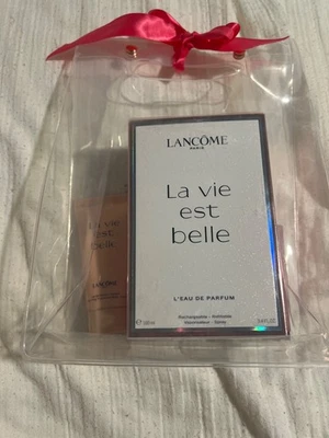 La Via Est Belle - L’Eau De Parfum, $175 Dollar Value, BRAND NEW, Gift Set - Image 1 of 3