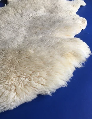 c.2000 ❅Pottery Barn❅ Excellent ~Sheepskin Rug Mat~ 2'x3' Ivory Accent ❅SONOMA❅ - Image 1 of 4